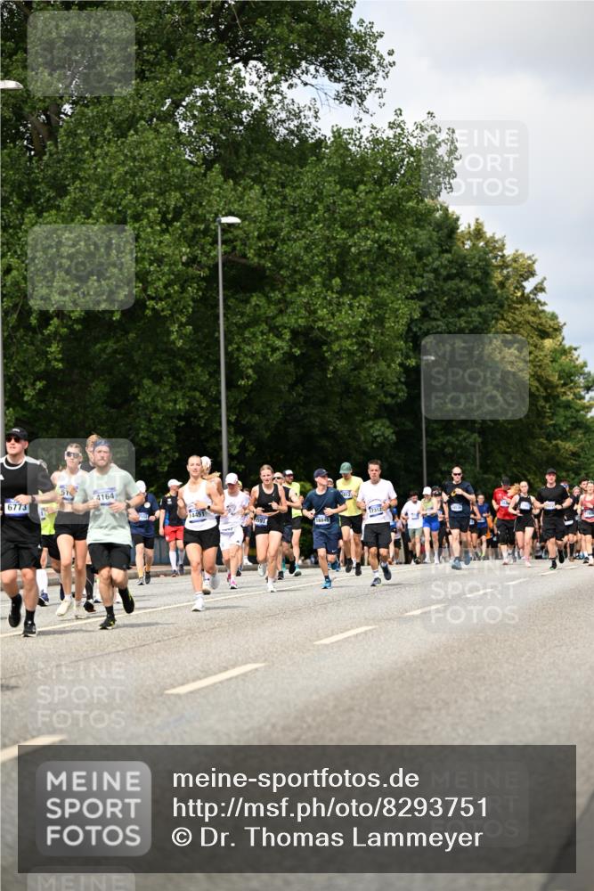 29.06.2025 - hella hamburg halbmarathon Dr. Thomas Lammeyer http://msf.ph/oto/8293751 29.06.2025 10:37:30 Kennedybrücke 1078, 1199, 1324, 1373, 1995, 2085, 2342, 2838, 3341, 3560, 3812, 3871, 4164, 4446, 5180, 5917, 6773, 6999, 7308, 7309, 7705, 8175, 8595, 8891, 8993, 9234, 9289, 9591, 9750, 9780, 11092 meine-sportfotos.de
