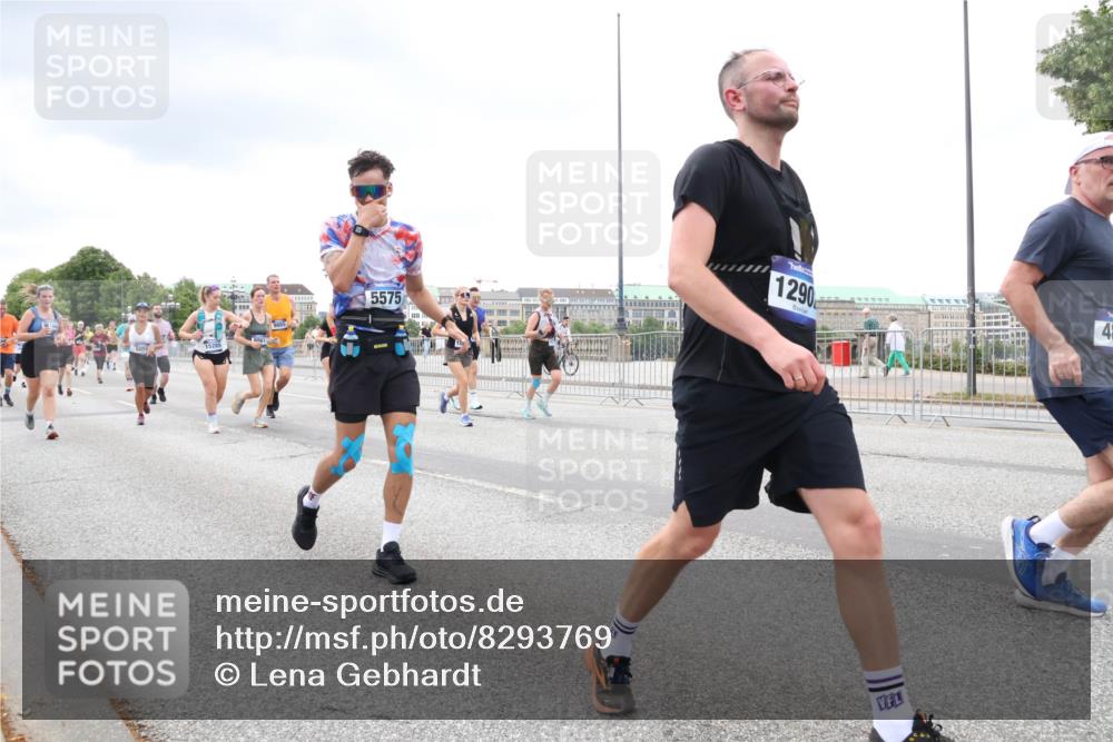 29.06.2025 - hella hamburg halbmarathon Lena Gebhardt http://msf.ph/oto/8293769 29.06.2025 10:55:59 Lombardsbrücke 15289, 61, 5575, 1290, 48, 1616, 1738, 1909, 2095, 2793, 3101, 3244, 3257, 3268, 4083, 4265, 4354, 4470, 4473, 4836, 4896, 5220, 5222, 5306, 5575, 5580, 5994, 6055, 6056, 6113, 6257, 6494, 6594, 6968, 7025, 7028, 7516, 7548, 7616, 7969, 8005, 8110, 8305, 8527, 8532, 8533, 8648, 9435, 9548, 9606, 9614, 9618, 9838, 9857, 9858, 9861, 9865, 9956, 10094, 10436, 10438, 10449, 10559, 10593, 10640, 10740, 10784, 10987, 11903, 11962, 11963, 12695, 12902 meine-sportfotos.de