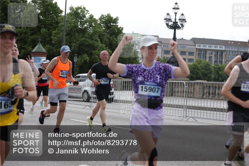 29.06.2025 - hella hamburg halbmarathon Jannik Wohlers http://msf.ph/oto/8293778 29.06.2025 10:36:36 Lombardsbrücke 1118, 1253, 1339, 1488, 1490, 1952, 1954, 2072, 2104, 2552, 3127, 3165, 3714, 3873, 3895, 4996, 5224, 5538, 5640, 5786, 5789, 6172, 6359, 6584, 6804, 7202, 7773, 8007, 8257, 8258, 8315, 8758, 8936, 8937, 9054, 9055, 9295, 10862, 10931, 11246, 11831, 11843, 11912, 12087, 12184, 12218, 12302, 12463, 12532, 13165, 13695, 13970, 13971, 14202, 14396, 14695, 14779, 15106, 15353, 15475, 15588, 15907, 15972, 15992, 16304, 16309, 16782, 16885, 17115, 17349, 17504, 17591 meine-sportfotos.de