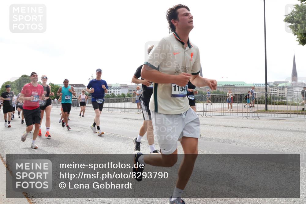 29.06.2025 - hella hamburg halbmarathon Lena Gebhardt http://msf.ph/oto/8293790 29.06.2025 10:36:33 Lombardsbrücke 637, 667, 7632, 10984, 11541, 1224, 1008, 1010, 1102, 1224, 1780, 1835, 1948, 2124, 2552, 2588, 2870, 3398, 3404, 3428, 3699, 3741, 3877, 4084, 4245, 4326, 4442, 4618, 4762, 4937, 4996, 5012, 5246, 5427, 5540, 5573, 5666, 5747, 5789, 5809, 5919, 6092, 6093, 6156, 6190, 6417, 6667, 6896, 7086, 7111, 7140, 7275, 7575, 7576, 7632, 7773, 8356, 8498, 8499, 8530, 8581, 8945, 9115, 9117, 9229, 9295, 9500, 9694, 13265, 15077, 17156, 17807, 18152, 18488 meine-sportfotos.de