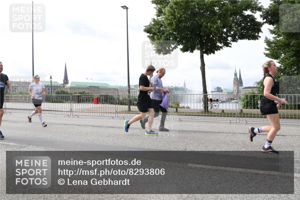 29.06.2025 - hella hamburg halbmarathon Lena Gebhardt http://msf.ph/oto/8293806 29.06.2025 10:21:24 Lombardsbrücke 969, 7553, 1028, 1072, 1266, 1401, 1658, 2271, 2383, 2635, 2815, 2956, 2986, 3122, 3161, 3453, 3770, 3813, 3817, 3825, 3826, 4082, 4697, 4786, 5041, 5061, 5122, 5373, 5395, 5412, 5493, 5759, 5767, 5957, 6086, 6103, 6275, 6308, 6844, 7228, 7375, 7522, 7553, 7608, 7612, 7781, 8095, 8286, 8724, 8726, 8844, 8896, 9100, 9108, 9369, 9483, 9499, 9501, 9532, 9624, 10374, 10585, 10602, 10874, 11698, 12175, 12694, 13057, 13508 meine-sportfotos.de