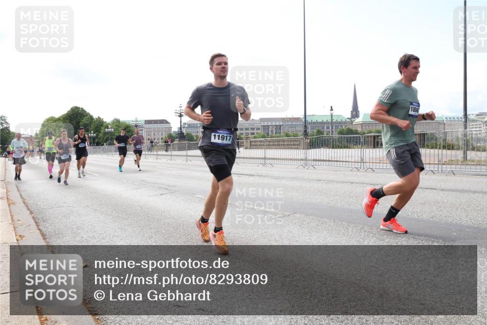 29.06.2025 - hella hamburg halbmarathon Lena Gebhardt http://msf.ph/oto/8293809 29.06.2025 10:11:55 Lombardsbrücke 1062, 1328, 1531, 1790, 1866, 1992, 3363, 4227, 5379, 5605, 7571, 8115, 8807, 8810, 9191, 9428, 9705, 10042, 10409, 10428, 11321, 11507, 11525, 11537, 11581, 11917, 12473, 13171, 13177, 13203, 13542, 13939, 13958, 14008, 14060, 14196, 14384, 15137, 15945, 16976, 17080, 17638, 17774, 17866, 18261, 18278, 18395, 18429, 18655 meine-sportfotos.de