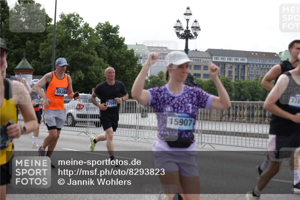 29.06.2025 - hella hamburg halbmarathon Jannik Wohlers http://msf.ph/oto/8293823 29.06.2025 10:36:36 Lombardsbrücke 1118, 1253, 1339, 1488, 1490, 1952, 1954, 2072, 2104, 2552, 3127, 3165, 3714, 3873, 3895, 4996, 5224, 5538, 5640, 5786, 5789, 6172, 6359, 6584, 6804, 7202, 7773, 8007, 8257, 8258, 8315, 8758, 8936, 8937, 9054, 9055, 9295, 10862, 10931, 11246, 11831, 11843, 11912, 12087, 12184, 12218, 12302, 12463, 12532, 13165, 13695, 13970, 13971, 14202, 14396, 14695, 14779, 15106, 15353, 15475, 15588, 15907, 15972, 15992, 16304, 16309, 16782, 16885, 17115, 17349, 17504, 17591 meine-sportfotos.de