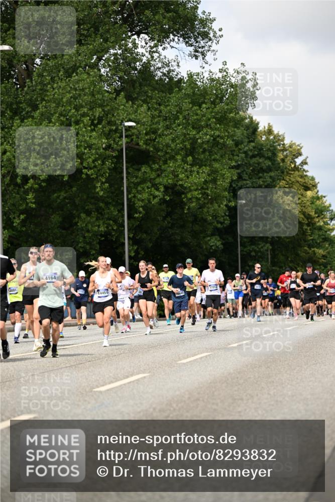 29.06.2025 - hella hamburg halbmarathon Dr. Thomas Lammeyer http://msf.ph/oto/8293832 29.06.2025 10:37:30 Kennedybrücke 1078, 1199, 1324, 1373, 1995, 2085, 2342, 2838, 3341, 3560, 3812, 3871, 4164, 4446, 5180, 5917, 6773, 6999, 7308, 7309, 7705, 8175, 8595, 8891, 8993, 9234, 9289, 9591, 9750, 9780, 11092 meine-sportfotos.de