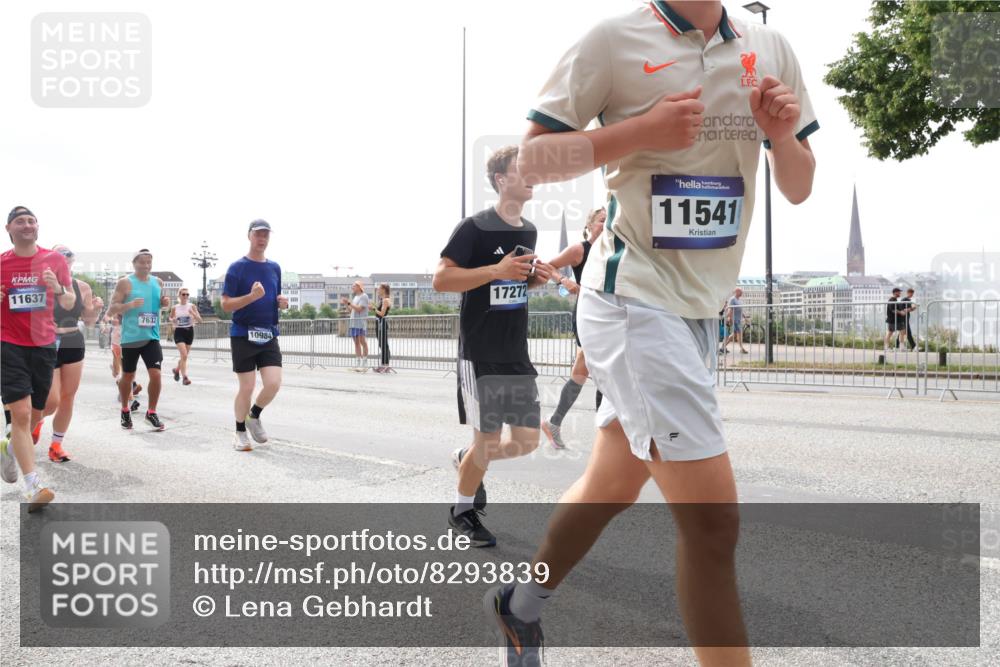 29.06.2025 - hella hamburg halbmarathon Lena Gebhardt http://msf.ph/oto/8293839 29.06.2025 10:36:33 Lombardsbrücke 11637, 7632, 10984, 17272, 11541, 1008, 1010, 1102, 1224, 1780, 1835, 1948, 2124, 2552, 2588, 2870, 3398, 3404, 3428, 3699, 3741, 3877, 4084, 4245, 4326, 4442, 4618, 4762, 4937, 4996, 5012, 5246, 5427, 5540, 5573, 5666, 5747, 5789, 5809, 5919, 6092, 6093, 6156, 6190, 6417, 6667, 6896, 7086, 7111, 7140, 7275, 7575, 7576, 7632, 7773, 8356, 8498, 8499, 8530, 8581, 8945, 9115, 9117, 9229, 9295, 9500, 9694, 13265, 15077, 17156, 17807, 18152, 18488 meine-sportfotos.de