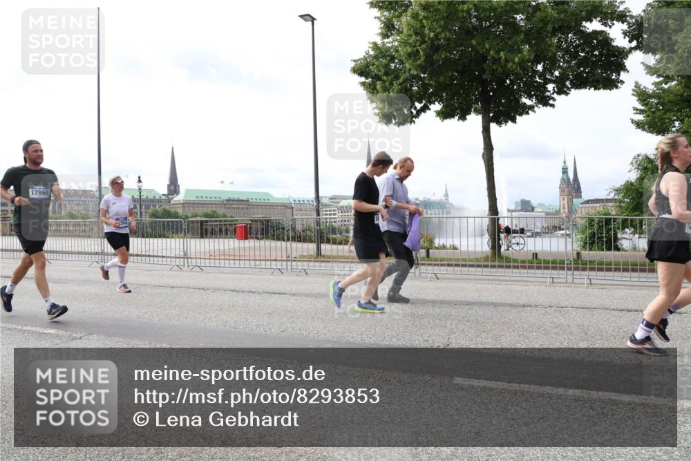 29.06.2025 - hella hamburg halbmarathon Lena Gebhardt http://msf.ph/oto/8293853 29.06.2025 10:21:25 Lombardsbrücke 17969, 1028, 1072, 1266, 1401, 1658, 2271, 2383, 2635, 2815, 2956, 2986, 3122, 3161, 3453, 3770, 3813, 3817, 3825, 3826, 4082, 4375, 4376, 4697, 4786, 5061, 5122, 5373, 5395, 5412, 5493, 5759, 5767, 5957, 6086, 6103, 6275, 6308, 6844, 7228, 7375, 7522, 7553, 7608, 7612, 7781, 8095, 8286, 8724, 8726, 8844, 8896, 9100, 9108, 9369, 9483, 9499, 9501, 9532, 9624, 10374, 10585, 10602, 10874, 11698, 12175, 12694, 13057, 13508 meine-sportfotos.de