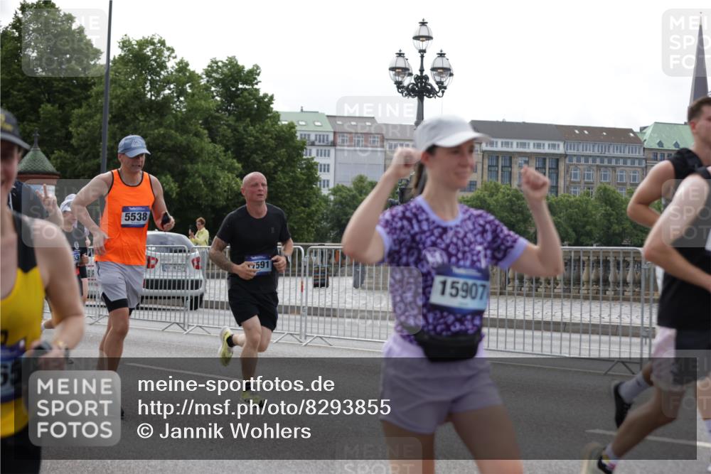 29.06.2025 - hella hamburg halbmarathon Jannik Wohlers http://msf.ph/oto/8293855 29.06.2025 10:36:36 Lombardsbrücke 1118, 1253, 1339, 1488, 1490, 1952, 1954, 2072, 2104, 2552, 3127, 3165, 3714, 3873, 3895, 4996, 5224, 5538, 5640, 5786, 5789, 6172, 6359, 6584, 6804, 7202, 7773, 8007, 8257, 8258, 8315, 8758, 8936, 8937, 9054, 9055, 9295, 10862, 10931, 11246, 11831, 11843, 11912, 12087, 12184, 12218, 12302, 12463, 12532, 13165, 13695, 13970, 13971, 14202, 14396, 14695, 14779, 15106, 15353, 15475, 15588, 15907, 15972, 15992, 16304, 16309, 16782, 16885, 17115, 17349, 17504, 17591 meine-sportfotos.de