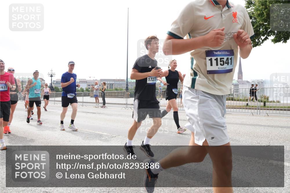 29.06.2025 - hella hamburg halbmarathon Lena Gebhardt http://msf.ph/oto/8293886 29.06.2025 10:36:33 Lombardsbrücke 1637, 7632, 10984, 17272, 11541, 1008, 1010, 1102, 1224, 1780, 1835, 1948, 2124, 2552, 2588, 2870, 3398, 3404, 3428, 3699, 3741, 3877, 4084, 4245, 4326, 4442, 4618, 4762, 4937, 4996, 5012, 5246, 5427, 5540, 5573, 5666, 5747, 5789, 5809, 5919, 6092, 6093, 6156, 6190, 6417, 6667, 6896, 7086, 7111, 7140, 7275, 7575, 7576, 7632, 7773, 8356, 8498, 8499, 8530, 8581, 8945, 9115, 9117, 9229, 9295, 9500, 9694, 13265, 15077, 17156, 17807, 18152, 18488 meine-sportfotos.de