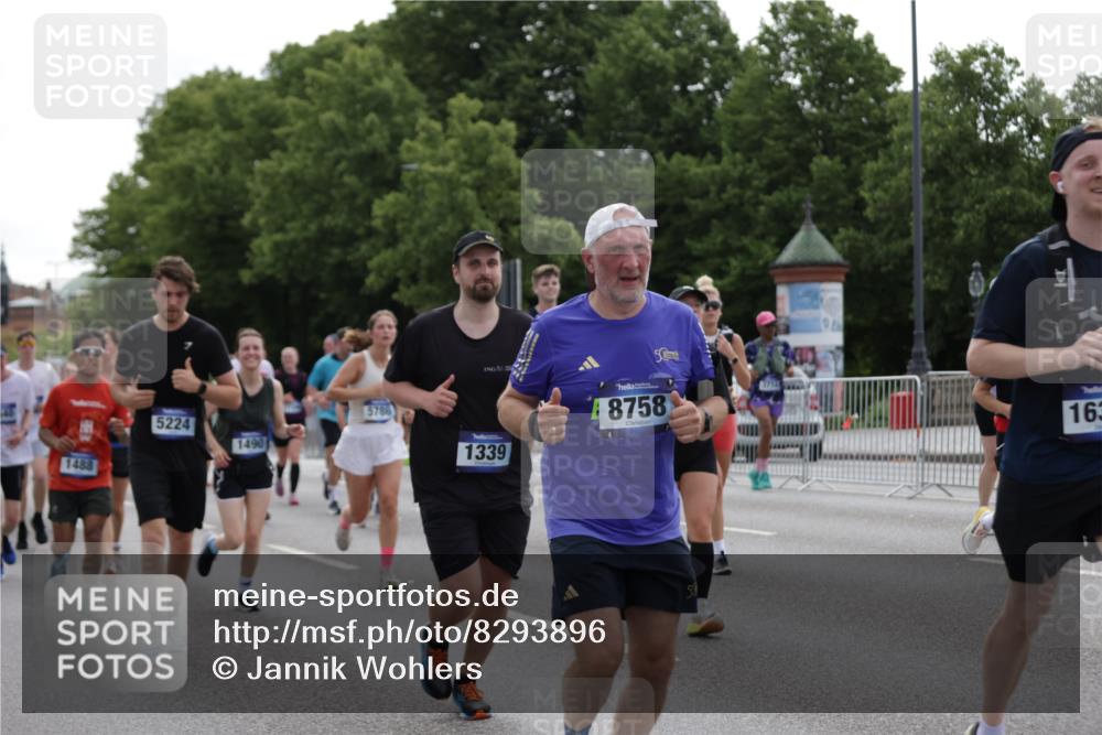 29.06.2025 - hella hamburg halbmarathon Jannik Wohlers http://msf.ph/oto/8293896 29.06.2025 10:36:37 Lombardsbrücke 1118, 1253, 1339, 1488, 1490, 1952, 1954, 2031, 2072, 2104, 2552, 3127, 3165, 3714, 3873, 3895, 4996, 5224, 5538, 5640, 5786, 5789, 6172, 6359, 6584, 6804, 7202, 7773, 8007, 8257, 8258, 8315, 8758, 8936, 8937, 9054, 9055, 9295, 10862, 10931, 11246, 11831, 11843, 11912, 12087, 12184, 12218, 12302, 12463, 12532, 13165, 13695, 13970, 13971, 14202, 14396, 14695, 14779, 15106, 15353, 15475, 15588, 15907, 15972, 16304, 16309, 16782, 16885, 17349, 17388, 17504, 17591 meine-sportfotos.de