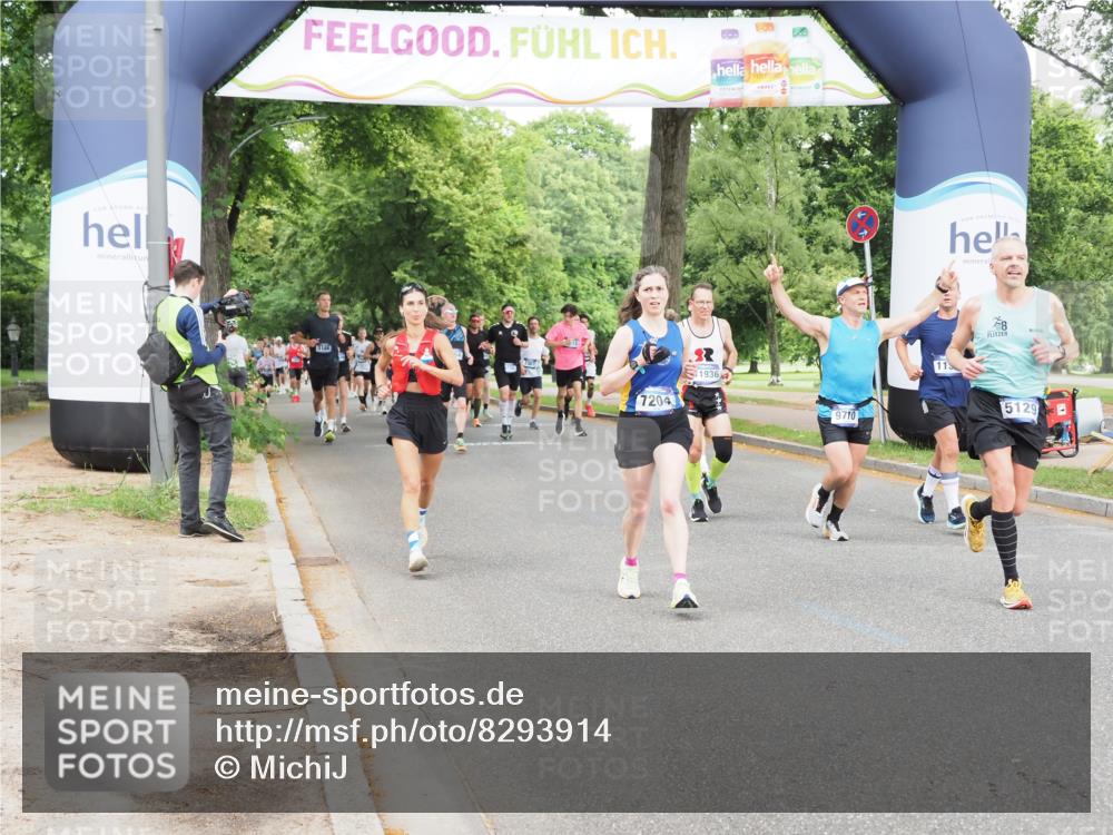 29.06.2025 - hella hamburg halbmarathon MichiJ http://msf.ph/oto/8293914 29.06.2025 10:33:55 Zwischen KM18-KM19 1139, 2270, 3477, 5129, 7204, 7385, 9710, 11936, 12808, 13782, 14200, 17281, 18878 meine-sportfotos.de