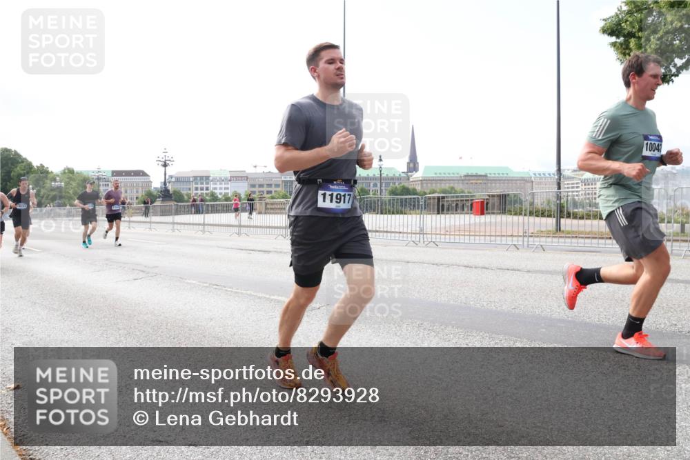 29.06.2025 - hella hamburg halbmarathon Lena Gebhardt http://msf.ph/oto/8293928 29.06.2025 10:11:55 Lombardsbrücke 1062, 1328, 1531, 1790, 1866, 1992, 3363, 4227, 5379, 5605, 7571, 8115, 8807, 8810, 9191, 9428, 9705, 10042, 10409, 10428, 11321, 11507, 11525, 11537, 11581, 11917, 12473, 13171, 13177, 13203, 13542, 13939, 13958, 14008, 14060, 14196, 14384, 15137, 15945, 16976, 17080, 17638, 17774, 17866, 18261, 18278, 18395, 18429, 18655 meine-sportfotos.de