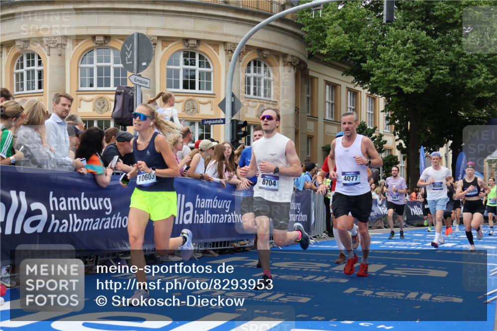 29.06.2025 - hella hamburg halbmarathon Strokosch-Dieckow http://msf.ph/oto/8293953 29.06.2025 10:51:05 Ziel 1366, 1630, 4077, 4404, 4816, 4967, 5600, 6027, 8117, 8261, 8508, 8704, 10508, 10603, 10868, 11733, 12778, 13008, 13073, 14125, 15480, 17221, 17384, 17530, 17823, 18066, 18350 meine-sportfotos.de