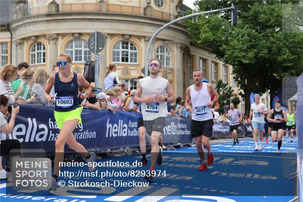29.06.2025 - hella hamburg halbmarathon Strokosch-Dieckow http://msf.ph/oto/8293974 29.06.2025 10:51:06 Ziel 1366, 1630, 4077, 4404, 4816, 4967, 5600, 6027, 8117, 8261, 8508, 8704, 10508, 10603, 10868, 11625, 11733, 13008, 13073, 14125, 15480, 17221, 17384, 17530, 17823, 18066, 18350 meine-sportfotos.de