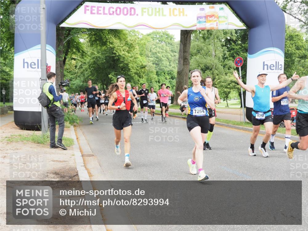 29.06.2025 - hella hamburg halbmarathon MichiJ http://msf.ph/oto/8293994 29.06.2025 10:33:55 Zwischen KM18-KM19 1139, 2270, 3477, 5129, 7204, 7385, 9710, 11936, 12808, 13782, 14200, 17281, 18878 meine-sportfotos.de
