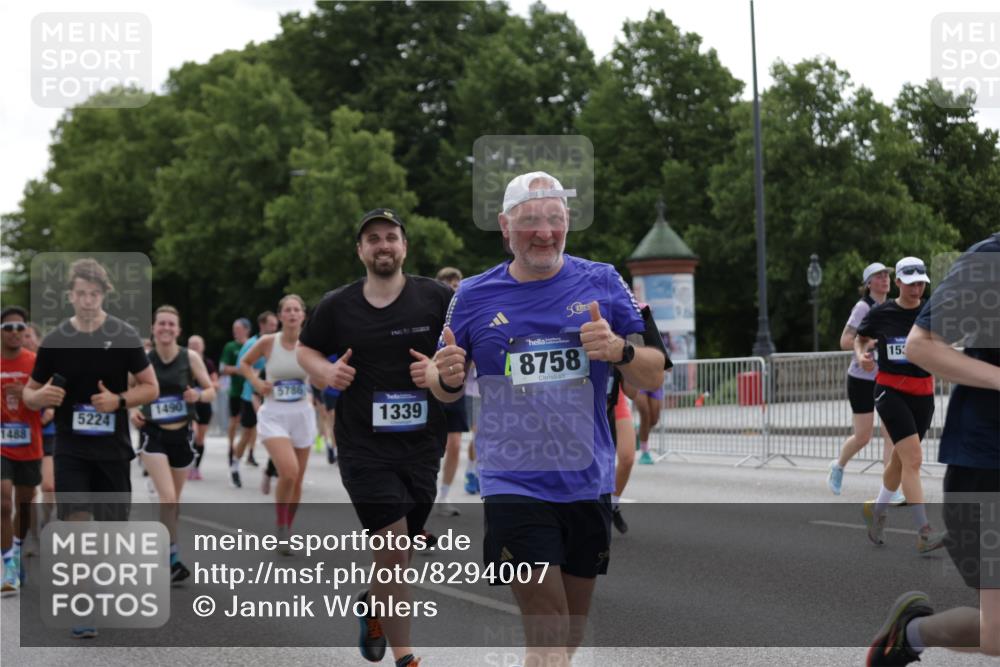 29.06.2025 - hella hamburg halbmarathon Jannik Wohlers http://msf.ph/oto/8294007 29.06.2025 10:36:37 Lombardsbrücke 1118, 1253, 1339, 1488, 1490, 1952, 1954, 2031, 2072, 2104, 2552, 3127, 3165, 3714, 3873, 3895, 4996, 5224, 5538, 5640, 5786, 5789, 6172, 6359, 6584, 6804, 7202, 7773, 8007, 8257, 8258, 8315, 8758, 8936, 8937, 9054, 9055, 9295, 10862, 10931, 11246, 11831, 11843, 11912, 12087, 12184, 12218, 12302, 12463, 12532, 13165, 13695, 13970, 13971, 14202, 14396, 14695, 14779, 15106, 15353, 15475, 15588, 15907, 15972, 16304, 16309, 16782, 16885, 17349, 17388, 17504, 17591 meine-sportfotos.de