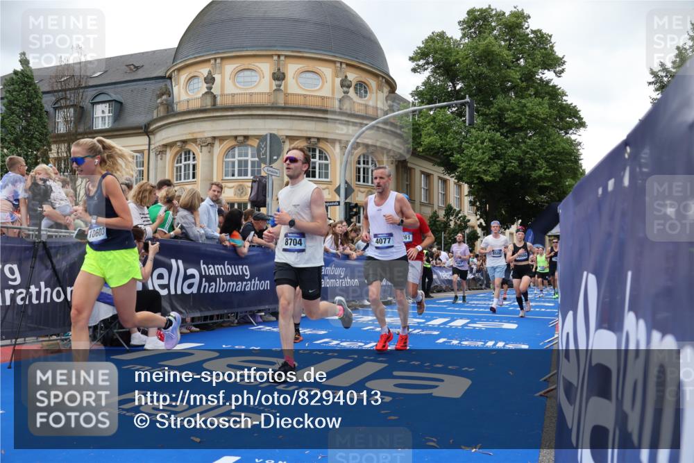 29.06.2025 - hella hamburg halbmarathon Strokosch-Dieckow http://msf.ph/oto/8294013 29.06.2025 10:51:06 Ziel 1366, 1630, 4077, 4404, 4816, 4967, 5600, 6027, 8117, 8261, 8508, 8704, 10508, 10603, 10868, 11625, 11733, 13008, 13073, 14125, 15480, 17221, 17384, 17530, 17823, 18066, 18350 meine-sportfotos.de