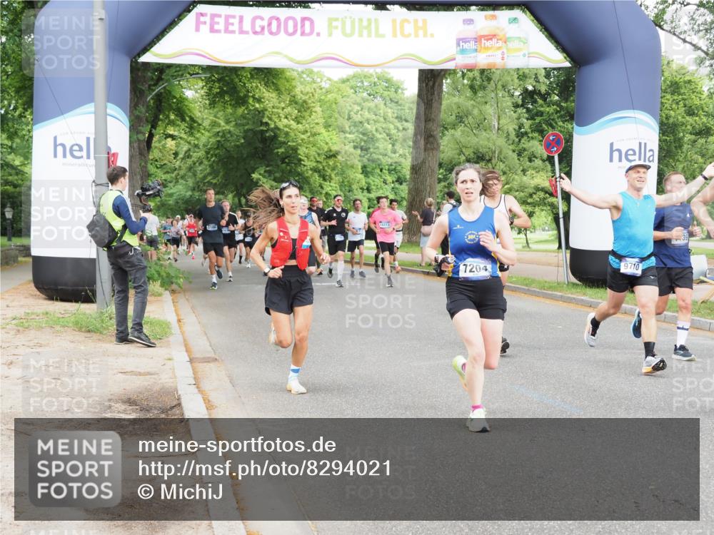 29.06.2025 - hella hamburg halbmarathon MichiJ http://msf.ph/oto/8294021 29.06.2025 10:33:55 Zwischen KM18-KM19 1139, 2270, 3477, 5129, 7204, 7385, 9710, 11936, 12808, 13782, 14200, 17281, 18878 meine-sportfotos.de