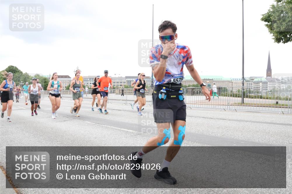 29.06.2025 - hella hamburg halbmarathon Lena Gebhardt http://msf.ph/oto/8294026 29.06.2025 10:56:00 Lombardsbrücke 27168, 6113, 15289, 104, 5575, 1616, 1738, 1909, 2095, 2793, 3101, 3244, 3257, 3268, 4083, 4265, 4354, 4470, 4473, 4836, 4896, 5220, 5222, 5306, 5575, 5580, 5994, 6055, 6056, 6113, 6257, 6494, 6594, 6968, 7025, 7028, 7516, 7548, 7616, 7969, 8005, 8110, 8305, 8517, 8527, 8532, 8533, 8648, 9435, 9548, 9606, 9614, 9618, 9838, 9861, 9865, 9956, 10094, 10436, 10438, 10449, 10559, 10593, 10640, 10740, 10784, 10987, 11903, 11962, 11963, 12695 meine-sportfotos.de