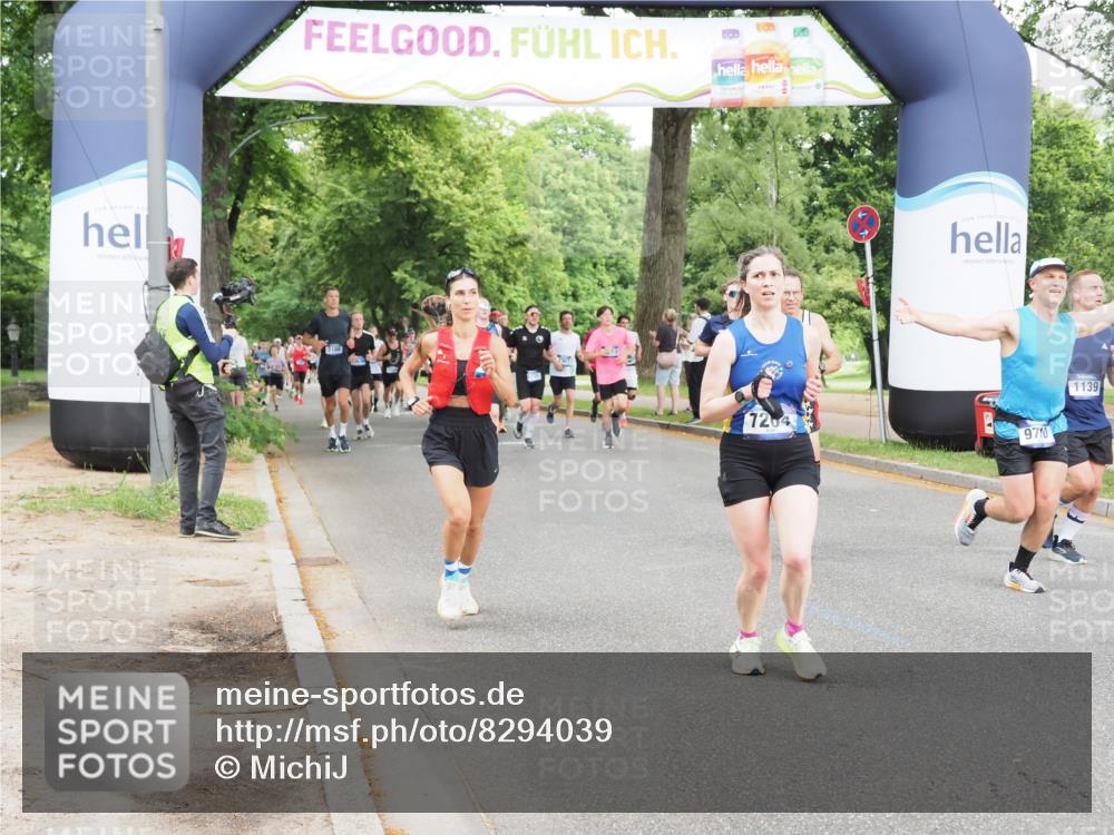 29.06.2025 - hella hamburg halbmarathon MichiJ http://msf.ph/oto/8294039 29.06.2025 10:33:55 Zwischen KM18-KM19 1139, 2270, 3477, 5129, 7204, 7385, 9710, 11936, 12808, 13782, 14200, 17281, 18878 meine-sportfotos.de