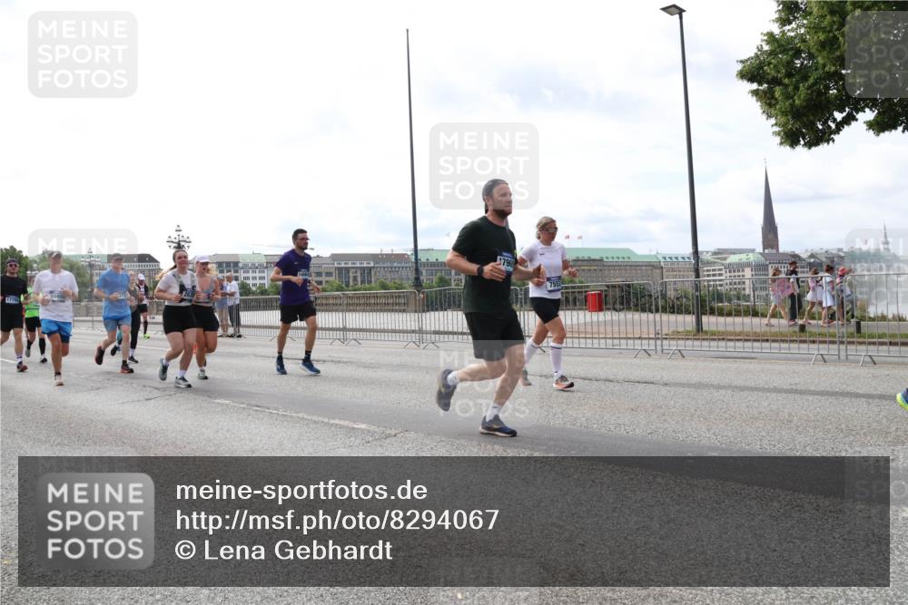 29.06.2025 - hella hamburg halbmarathon Lena Gebhardt http://msf.ph/oto/8294067 29.06.2025 10:21:25 Lombardsbrücke 17709, 1660, 796, 1028, 1072, 1266, 1401, 1658, 2271, 2383, 2635, 2815, 2956, 2986, 3122, 3161, 3453, 3770, 3813, 3817, 3825, 3826, 4082, 4375, 4376, 4697, 4786, 5061, 5122, 5373, 5395, 5412, 5493, 5759, 5767, 5957, 6086, 6103, 6275, 6308, 6844, 7228, 7375, 7522, 7553, 7608, 7612, 7781, 8095, 8286, 8724, 8726, 8844, 8896, 9100, 9108, 9369, 9483, 9499, 9501, 9532, 9624, 10374, 10585, 10602, 10874, 11698, 12175, 12694, 13057, 13508 meine-sportfotos.de
