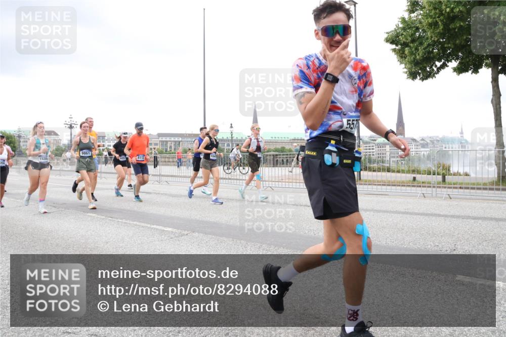 29.06.2025 - hella hamburg halbmarathon Lena Gebhardt http://msf.ph/oto/8294088 29.06.2025 10:56:00 Lombardsbrücke 9861, 104, 6113, 15289, 557, 1616, 1738, 1909, 2095, 2793, 3101, 3244, 3257, 3268, 4083, 4265, 4354, 4470, 4473, 4836, 4896, 5220, 5222, 5306, 5575, 5580, 5994, 6055, 6056, 6113, 6257, 6494, 6594, 6968, 7025, 7028, 7516, 7548, 7616, 7969, 8005, 8110, 8305, 8517, 8527, 8532, 8533, 8648, 9435, 9548, 9606, 9614, 9618, 9838, 9861, 9865, 9956, 10094, 10436, 10438, 10449, 10559, 10593, 10640, 10740, 10784, 10987, 11903, 11962, 11963, 12695 meine-sportfotos.de