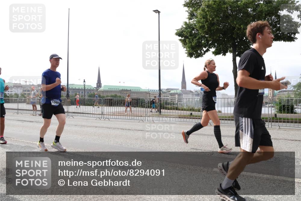 29.06.2025 - hella hamburg halbmarathon Lena Gebhardt http://msf.ph/oto/8294091 29.06.2025 10:36:34 Lombardsbrücke 32, 10984, 1008, 1010, 1102, 1118, 1224, 1780, 1835, 1948, 2124, 2552, 2588, 2870, 3398, 3404, 3428, 3699, 3741, 3873, 3877, 4084, 4245, 4442, 4618, 4762, 4937, 4996, 5012, 5246, 5427, 5540, 5573, 5666, 5747, 5789, 5809, 5919, 6092, 6093, 6156, 6190, 6417, 6667, 6896, 7086, 7111, 7140, 7275, 7575, 7576, 7632, 7773, 8498, 8499, 8530, 8581, 8936, 8937, 8945, 9115, 9117, 9229, 9295, 9500, 9694, 13265, 15077, 17156, 17807, 18152, 18488 meine-sportfotos.de
