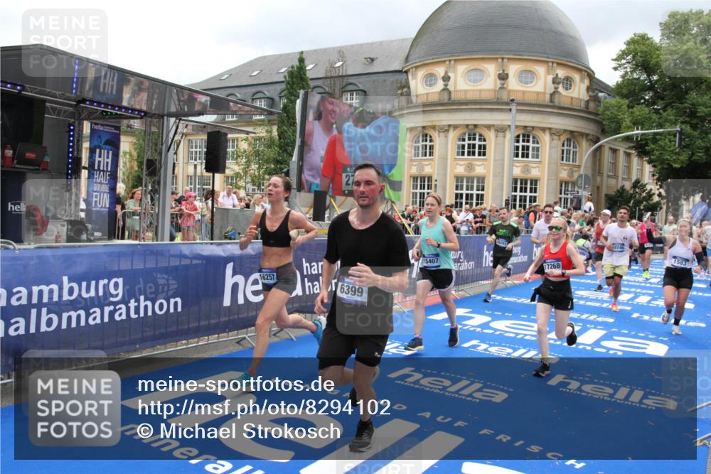 29.06.2025 - hella hamburg halbmarathon Michael Strokosch http://msf.ph/oto/8294102 29.06.2025 10:56:35 Ziel 1583, 2083, 3413, 5721, 5744, 6399, 8542, 8652, 9562, 10093, 12509, 13863, 15407, 16257, 16261, 17268, 17734, 18746, 18835, 19120 meine-sportfotos.de
