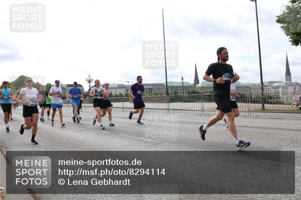 29.06.2025 - hella hamburg halbmarathon Lena Gebhardt http://msf.ph/oto/8294114 29.06.2025 10:21:25 Lombardsbrücke 53, 2635, 1660, 5373, 7522, 14664, 17969, 7553, 1028, 1072, 1266, 1401, 1658, 2271, 2383, 2635, 2815, 2956, 2986, 3122, 3161, 3453, 3770, 3813, 3817, 3825, 3826, 4082, 4375, 4376, 4697, 4786, 5061, 5122, 5373, 5395, 5412, 5493, 5759, 5767, 5957, 6086, 6103, 6275, 6308, 6844, 7228, 7375, 7522, 7553, 7608, 7612, 7781, 8095, 8286, 8724, 8726, 8844, 8896, 9100, 9108, 9369, 9483, 9499, 9501, 9532, 9624, 10374, 10585, 10602, 10874, 11698, 12175, 12694, 13057, 13508 meine-sportfotos.de