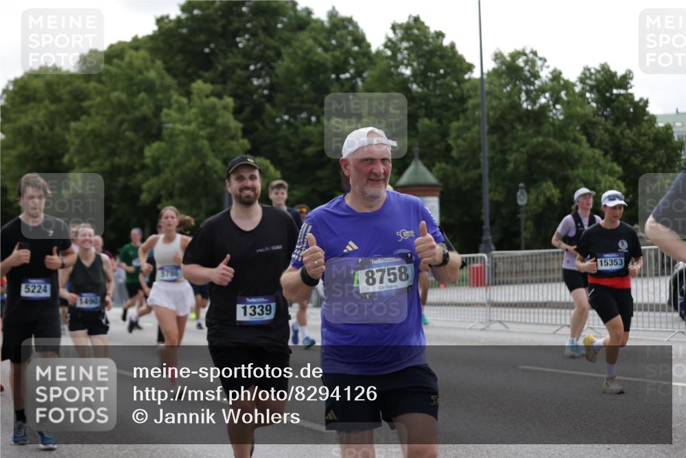 29.06.2025 - hella hamburg halbmarathon Jannik Wohlers http://msf.ph/oto/8294126 29.06.2025 10:36:37 Lombardsbrücke 1118, 1253, 1339, 1488, 1490, 1952, 1954, 2031, 2072, 2104, 2552, 3127, 3165, 3714, 3873, 3895, 4996, 5224, 5538, 5640, 5786, 5789, 6172, 6359, 6584, 6804, 7202, 7773, 8007, 8257, 8258, 8315, 8758, 8936, 8937, 9054, 9055, 9295, 10862, 10931, 11246, 11831, 11843, 11912, 12087, 12184, 12218, 12302, 12463, 12532, 13165, 13695, 13970, 13971, 14202, 14396, 14695, 14779, 15106, 15353, 15475, 15588, 15907, 15972, 16304, 16309, 16782, 16885, 17349, 17388, 17504, 17591 meine-sportfotos.de
