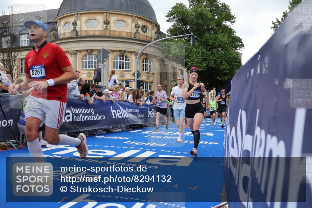 29.06.2025 - hella hamburg halbmarathon Strokosch-Dieckow http://msf.ph/oto/8294132 29.06.2025 10:51:08 Ziel 1366, 1461, 1630, 4077, 4404, 4816, 4967, 5600, 6027, 8117, 8261, 8508, 8704, 8930, 9476, 10508, 10603, 10868, 11512, 11625, 11733, 13008, 13073, 15480, 17384, 17530, 17823, 18066 meine-sportfotos.de