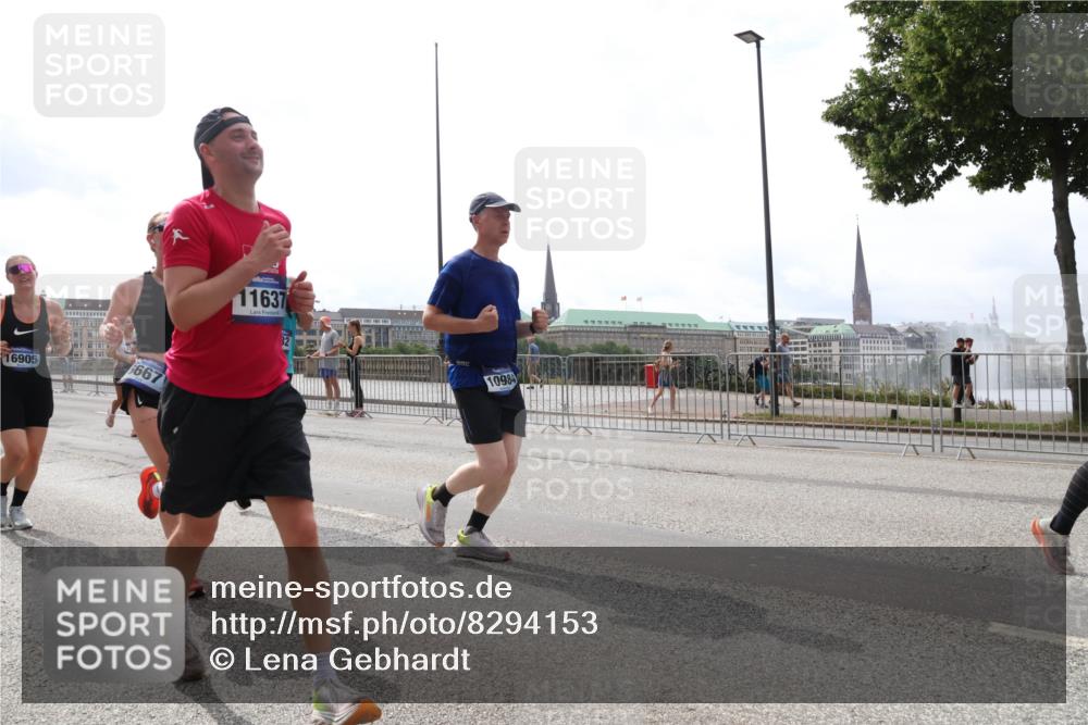 29.06.2025 - hella hamburg halbmarathon Lena Gebhardt http://msf.ph/oto/8294153 29.06.2025 10:36:34 Lombardsbrücke 16905, 667, 11637, 10984, 1008, 1010, 1102, 1118, 1224, 1780, 1835, 1948, 2124, 2552, 2588, 2870, 3398, 3404, 3428, 3699, 3741, 3873, 3877, 4084, 4245, 4442, 4618, 4762, 4937, 4996, 5012, 5246, 5427, 5540, 5573, 5666, 5747, 5789, 5809, 5919, 6092, 6093, 6156, 6190, 6417, 6667, 6896, 7086, 7111, 7140, 7275, 7575, 7576, 7632, 7773, 8498, 8499, 8530, 8581, 8936, 8937, 8945, 9115, 9117, 9229, 9295, 9500, 9694, 13265, 15077, 17156, 17807, 18152, 18488 meine-sportfotos.de