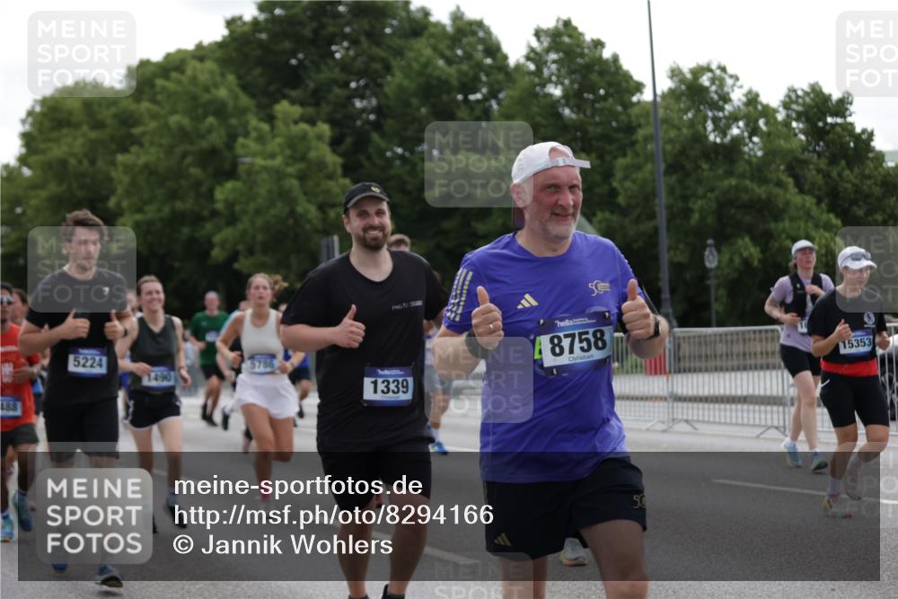 29.06.2025 - hella hamburg halbmarathon Jannik Wohlers http://msf.ph/oto/8294166 29.06.2025 10:36:37 Lombardsbrücke 1118, 1253, 1339, 1488, 1490, 1952, 1954, 2031, 2072, 2104, 2552, 3127, 3165, 3714, 3873, 3895, 4996, 5224, 5538, 5640, 5786, 5789, 6172, 6359, 6584, 6804, 7202, 7773, 8007, 8257, 8258, 8315, 8758, 8936, 8937, 9054, 9055, 9295, 10862, 10931, 11246, 11831, 11843, 11912, 12087, 12184, 12218, 12302, 12463, 12532, 13165, 13695, 13970, 13971, 14202, 14396, 14695, 14779, 15106, 15353, 15475, 15588, 15907, 15972, 16304, 16309, 16782, 16885, 17349, 17388, 17504, 17591 meine-sportfotos.de