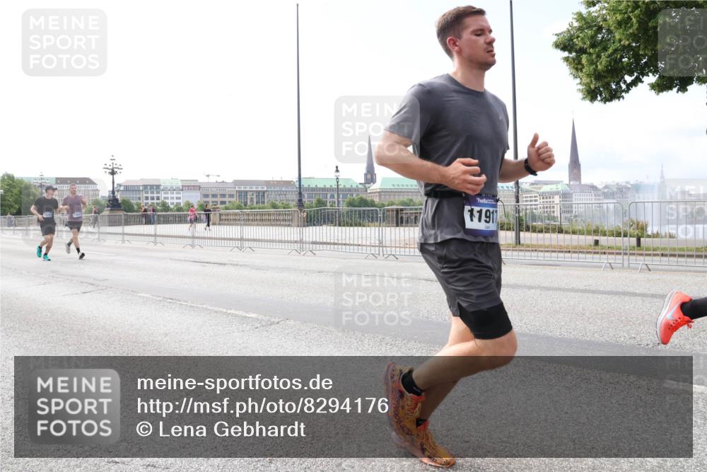 29.06.2025 - hella hamburg halbmarathon Lena Gebhardt http://msf.ph/oto/8294176 29.06.2025 10:11:55 Lombardsbrücke 1062, 1328, 1531, 1790, 1866, 1992, 3363, 4227, 5379, 5605, 7571, 8115, 8807, 8810, 9191, 9428, 9705, 10042, 10409, 10428, 11321, 11507, 11525, 11537, 11581, 11917, 12473, 13171, 13177, 13203, 13542, 13939, 13958, 14008, 14060, 14196, 14384, 15137, 15945, 16976, 17080, 17638, 17774, 17866, 18261, 18278, 18395, 18429, 18655 meine-sportfotos.de