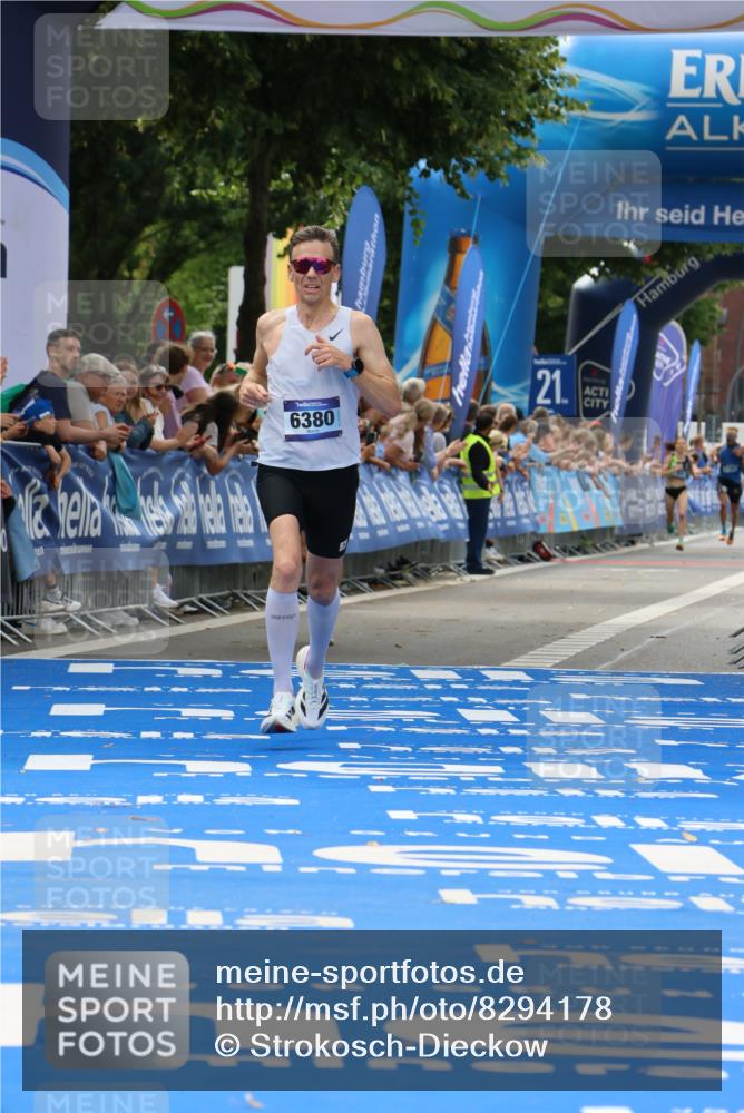 29.06.2025 - hella hamburg halbmarathon Strokosch-Dieckow http://msf.ph/oto/8294178 29.06.2025 10:18:49 Ziel 6380, 11342, 15495 meine-sportfotos.de