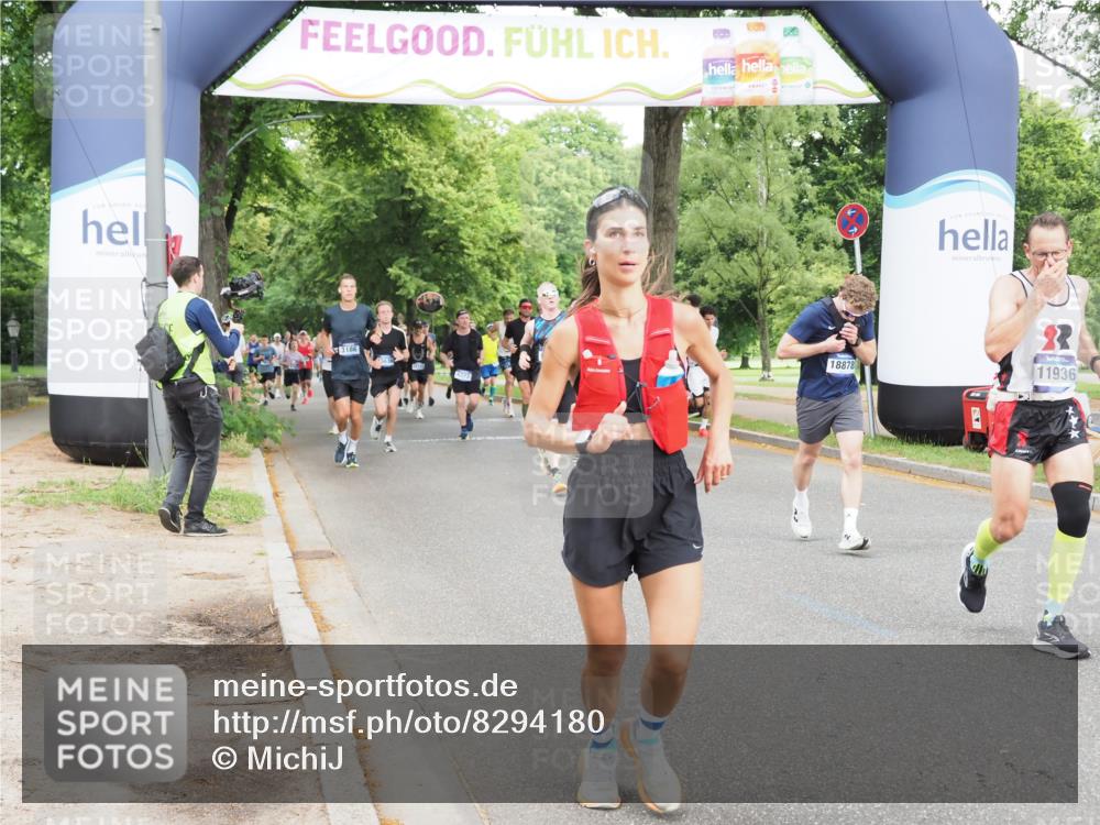 29.06.2025 - hella hamburg halbmarathon MichiJ http://msf.ph/oto/8294180 29.06.2025 10:33:56 Zwischen KM18-KM19 1139, 2270, 3477, 5129, 7204, 9710, 11773, 11936, 12808, 13782, 14200, 17281, 18878 meine-sportfotos.de