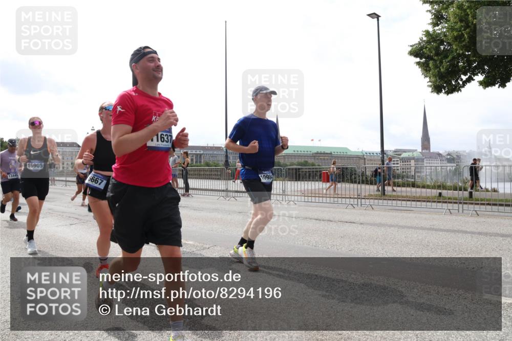 29.06.2025 - hella hamburg halbmarathon Lena Gebhardt http://msf.ph/oto/8294196 29.06.2025 10:36:34 Lombardsbrücke 13445, 16905, 6667, 1637, 10984, 1008, 1010, 1102, 1118, 1224, 1780, 1835, 1948, 2124, 2552, 2588, 2870, 3398, 3404, 3428, 3699, 3741, 3873, 3877, 4084, 4245, 4442, 4618, 4762, 4937, 4996, 5012, 5246, 5427, 5540, 5573, 5666, 5747, 5789, 5809, 5919, 6092, 6093, 6156, 6190, 6417, 6667, 6896, 7086, 7111, 7140, 7275, 7575, 7576, 7632, 7773, 8498, 8499, 8530, 8581, 8936, 8937, 8945, 9115, 9117, 9229, 9295, 9500, 9694, 13265, 15077, 17156, 17807, 18152, 18488 meine-sportfotos.de