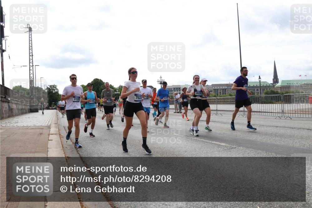 29.06.2025 - hella hamburg halbmarathon Lena Gebhardt http://msf.ph/oto/8294208 29.06.2025 10:21:26 Lombardsbrücke 3122, 7522, 1658, 549, 5373, 2635, 1028, 1072, 1266, 1401, 1658, 1668, 2271, 2383, 2635, 2815, 2956, 2986, 3122, 3161, 3453, 3770, 3813, 3817, 3825, 3826, 4082, 4375, 4376, 4697, 4786, 5061, 5122, 5373, 5395, 5412, 5493, 5759, 5767, 5957, 6086, 6103, 6275, 6308, 6844, 7228, 7375, 7522, 7553, 7608, 7612, 7781, 8095, 8286, 8726, 8844, 8896, 9100, 9108, 9369, 9483, 9499, 9501, 9532, 9624, 10374, 10585, 10602, 10874, 11698, 12175, 12694, 13057, 13508 meine-sportfotos.de