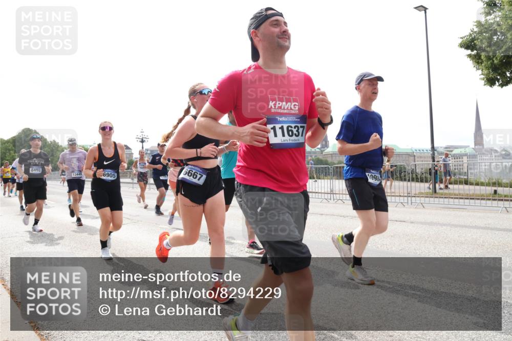 29.06.2025 - hella hamburg halbmarathon Lena Gebhardt http://msf.ph/oto/8294229 29.06.2025 10:36:35 Lombardsbrücke 8498, 13445, 6905, 12499, 6667, 11637, 1098, 1008, 1010, 1102, 1118, 1224, 1780, 1835, 1948, 2124, 2552, 2588, 3398, 3404, 3428, 3699, 3741, 3873, 3895, 4084, 4245, 4442, 4618, 4762, 4937, 4996, 5012, 5246, 5427, 5540, 5573, 5666, 5747, 5789, 5809, 5919, 6092, 6093, 6156, 6190, 6417, 6667, 6896, 7086, 7111, 7140, 7275, 7575, 7576, 7632, 7773, 8498, 8499, 8530, 8581, 8936, 8937, 8945, 9115, 9117, 9229, 9295, 9500, 9694, 13265, 15077, 17156, 17807, 18152, 18488 meine-sportfotos.de