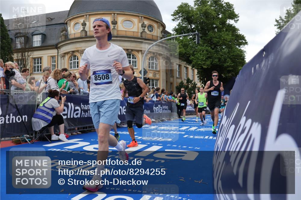 29.06.2025 - hella hamburg halbmarathon Strokosch-Dieckow http://msf.ph/oto/8294255 29.06.2025 10:51:09 Ziel 1366, 1461, 4077, 4404, 4816, 4967, 5600, 6027, 6657, 8261, 8316, 8508, 8704, 8930, 9476, 10480, 10508, 10603, 10868, 11512, 11625, 11733, 13073, 15480, 17384, 17530, 17823, 18019, 18066 meine-sportfotos.de