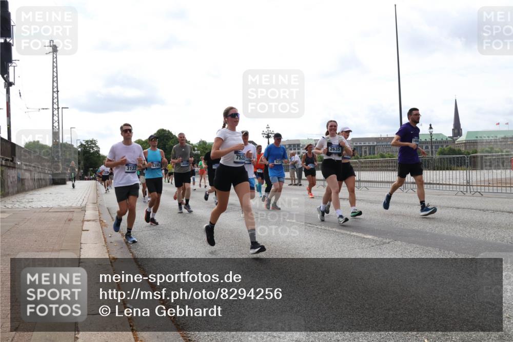 29.06.2025 - hella hamburg halbmarathon Lena Gebhardt http://msf.ph/oto/8294256 29.06.2025 10:21:26 Lombardsbrücke 5395, 16586, 3122, 7522, 54, 5373, 2635, 1028, 1072, 1266, 1401, 1658, 1668, 2271, 2383, 2635, 2815, 2956, 2986, 3122, 3161, 3453, 3770, 3813, 3817, 3825, 3826, 4082, 4375, 4376, 4697, 4786, 5061, 5122, 5373, 5395, 5412, 5493, 5759, 5767, 5957, 6086, 6103, 6275, 6308, 6844, 7228, 7375, 7522, 7553, 7608, 7612, 7781, 8095, 8286, 8726, 8844, 8896, 9100, 9108, 9369, 9483, 9499, 9501, 9532, 9624, 10374, 10585, 10602, 10874, 11698, 12175, 12694, 13057, 13508 meine-sportfotos.de
