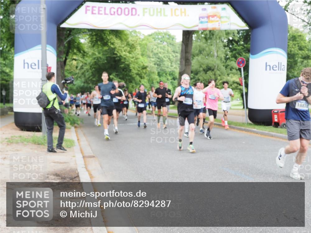 29.06.2025 - hella hamburg halbmarathon MichiJ http://msf.ph/oto/8294287 29.06.2025 10:33:57 Zwischen KM18-KM19 1139, 3477, 5129, 6054, 6700, 7204, 9710, 11773, 11936, 12808, 16513, 17281, 18878 meine-sportfotos.de