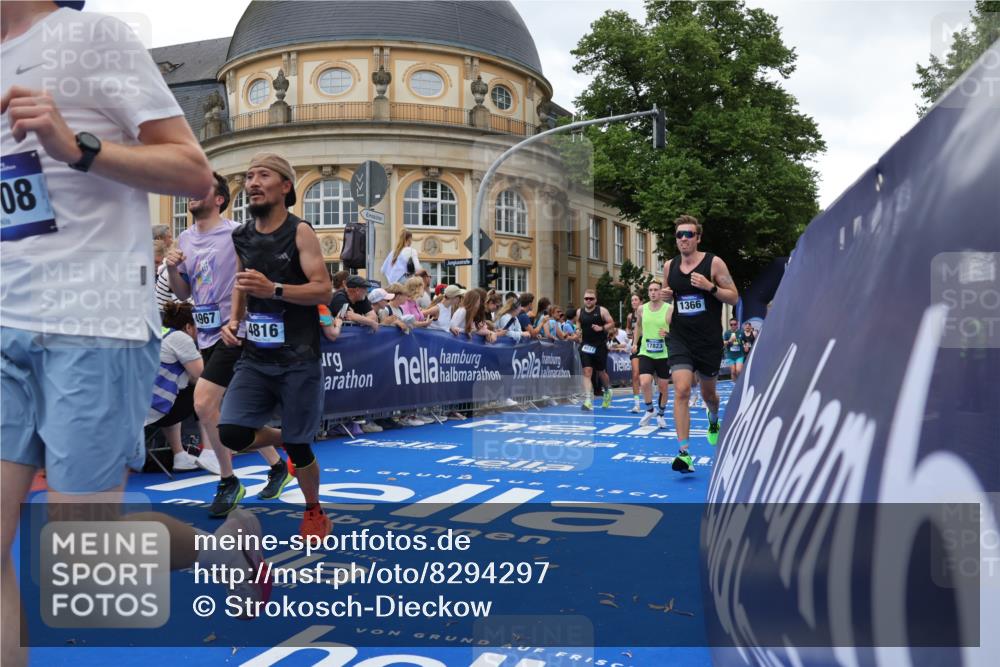29.06.2025 - hella hamburg halbmarathon Strokosch-Dieckow http://msf.ph/oto/8294297 29.06.2025 10:51:09 Ziel 1366, 1461, 4077, 4404, 4816, 4967, 5600, 6027, 6657, 8261, 8316, 8508, 8704, 8930, 9476, 10480, 10508, 10603, 10868, 11512, 11625, 11733, 13073, 15480, 17384, 17530, 17823, 18019, 18066 meine-sportfotos.de