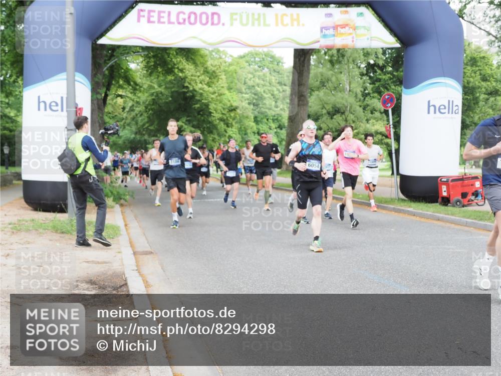 29.06.2025 - hella hamburg halbmarathon MichiJ http://msf.ph/oto/8294298 29.06.2025 10:33:57 Zwischen KM18-KM19 1139, 3477, 5129, 6054, 6700, 7204, 9710, 11773, 11936, 12808, 16513, 17281, 18878 meine-sportfotos.de