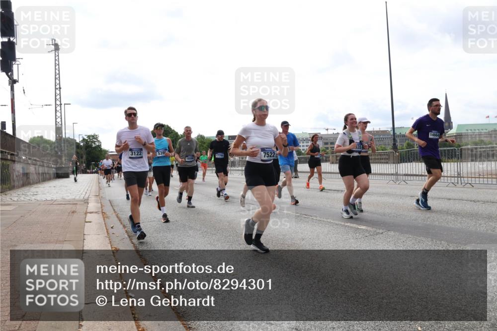 29.06.2025 - hella hamburg halbmarathon Lena Gebhardt http://msf.ph/oto/8294301 29.06.2025 10:21:26 Lombardsbrücke 3122, 5395, 17799, 35, 16586, 7522, 14664, 1028, 1072, 1266, 1401, 1658, 1668, 2271, 2383, 2635, 2815, 2956, 2986, 3122, 3161, 3453, 3770, 3813, 3817, 3825, 3826, 4082, 4375, 4376, 4697, 4786, 5061, 5122, 5373, 5395, 5412, 5493, 5759, 5767, 5957, 6086, 6103, 6275, 6308, 6844, 7228, 7375, 7522, 7553, 7608, 7612, 7781, 8095, 8286, 8726, 8844, 8896, 9100, 9108, 9369, 9483, 9499, 9501, 9532, 9624, 10374, 10585, 10602, 10874, 11698, 12175, 12694, 13057, 13508 meine-sportfotos.de