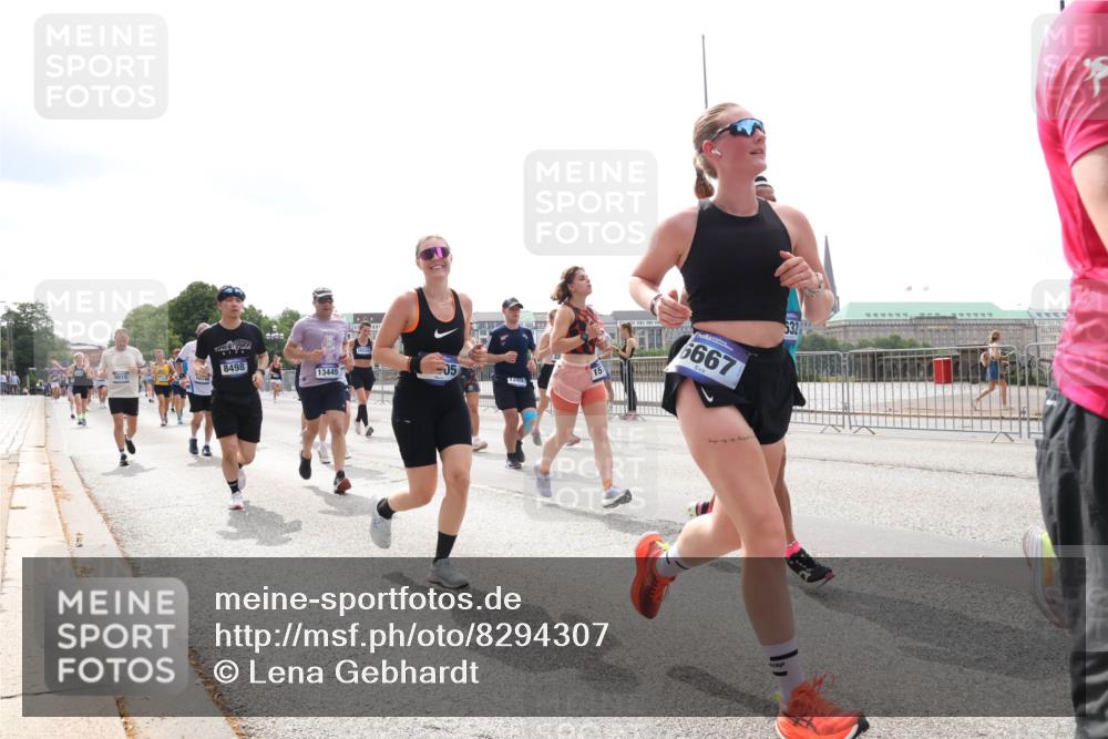 29.06.2025 - hella hamburg halbmarathon Lena Gebhardt http://msf.ph/oto/8294307 29.06.2025 10:36:35 Lombardsbrücke 9918, 8498, 13445, 05, 2493, 6667, 532, 1008, 1010, 1102, 1118, 1224, 1780, 1835, 1948, 2124, 2552, 2588, 3398, 3404, 3428, 3699, 3741, 3873, 3895, 4084, 4245, 4442, 4618, 4762, 4937, 4996, 5012, 5246, 5427, 5540, 5573, 5666, 5747, 5789, 5809, 5919, 6092, 6093, 6156, 6190, 6417, 6667, 6896, 7086, 7111, 7140, 7275, 7575, 7576, 7632, 7773, 8498, 8499, 8530, 8581, 8936, 8937, 8945, 9115, 9117, 9229, 9295, 9500, 9694, 13265, 15077, 17156, 17807, 18152, 18488 meine-sportfotos.de