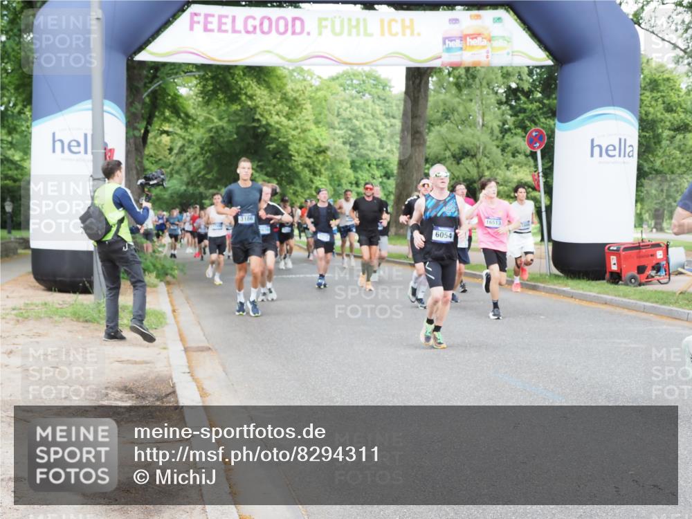 29.06.2025 - hella hamburg halbmarathon MichiJ http://msf.ph/oto/8294311 29.06.2025 10:33:57 Zwischen KM18-KM19 1139, 3477, 5129, 6054, 6700, 7204, 9710, 11773, 11936, 12808, 16513, 17281, 18878 meine-sportfotos.de