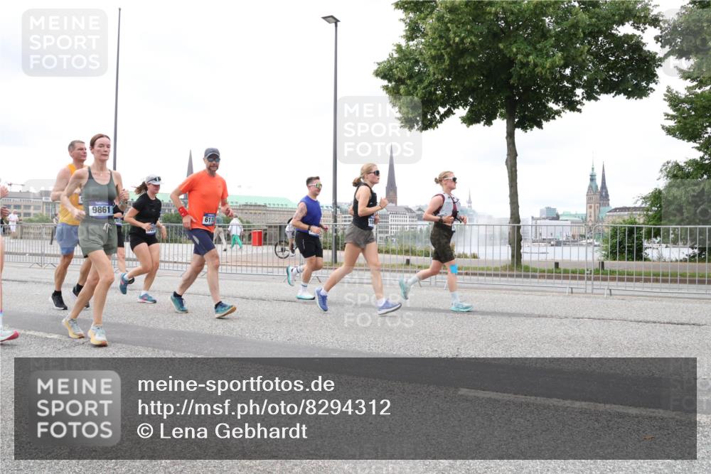 29.06.2025 - hella hamburg halbmarathon Lena Gebhardt http://msf.ph/oto/8294312 29.06.2025 10:56:01 Lombardsbrücke 9861, 1616, 1738, 1909, 2095, 2793, 3101, 3244, 3257, 3268, 4083, 4265, 4354, 4470, 4473, 4836, 4896, 5220, 5222, 5306, 5575, 5580, 5994, 6055, 6056, 6113, 6257, 6494, 6594, 6968, 7025, 7028, 7516, 7548, 7616, 7969, 8005, 8110, 8305, 8517, 8527, 8532, 8533, 8648, 9435, 9548, 9606, 9614, 9618, 9838, 9861, 9865, 9956, 10094, 10436, 10438, 10449, 10593, 10640, 10740, 10784, 10987, 11903, 11962, 11963, 12695 meine-sportfotos.de