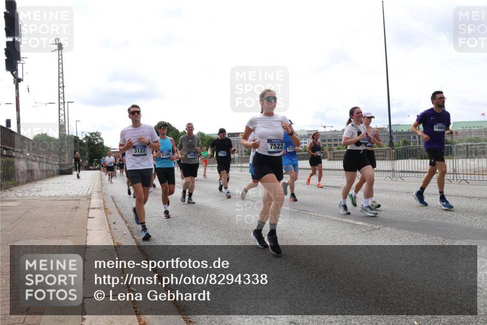 29.06.2025 - hella hamburg halbmarathon Lena Gebhardt http://msf.ph/oto/8294338 29.06.2025 10:21:26 Lombardsbrücke 3122, 5395, 16586, 17799, 7522, 5373, 14664, 1028, 1072, 1266, 1401, 1658, 1668, 2271, 2383, 2635, 2815, 2956, 2986, 3122, 3161, 3453, 3770, 3813, 3817, 3825, 3826, 4082, 4375, 4376, 4697, 4786, 5061, 5122, 5373, 5395, 5412, 5493, 5759, 5767, 5957, 6086, 6103, 6275, 6308, 6844, 7228, 7375, 7522, 7553, 7608, 7612, 7781, 8095, 8286, 8726, 8844, 8896, 9100, 9108, 9369, 9483, 9499, 9501, 9532, 9624, 10374, 10585, 10602, 10874, 11698, 12175, 12694, 13057, 13508 meine-sportfotos.de