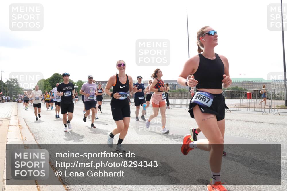 29.06.2025 - hella hamburg halbmarathon Lena Gebhardt http://msf.ph/oto/8294343 29.06.2025 10:36:35 Lombardsbrücke 9918, 10146, 8498, 13445, 5905, 2498, 339, 15, 6667, 1008, 1010, 1102, 1118, 1224, 1780, 1835, 1948, 2124, 2552, 2588, 3398, 3404, 3428, 3699, 3741, 3873, 3895, 4084, 4245, 4442, 4618, 4762, 4937, 4996, 5012, 5246, 5427, 5540, 5573, 5666, 5747, 5789, 5809, 5919, 6092, 6093, 6156, 6190, 6417, 6667, 6896, 7086, 7111, 7140, 7275, 7575, 7576, 7632, 7773, 8498, 8499, 8530, 8581, 8936, 8937, 8945, 9115, 9117, 9229, 9295, 9500, 9694, 13265, 15077, 17156, 17807, 18152, 18488 meine-sportfotos.de