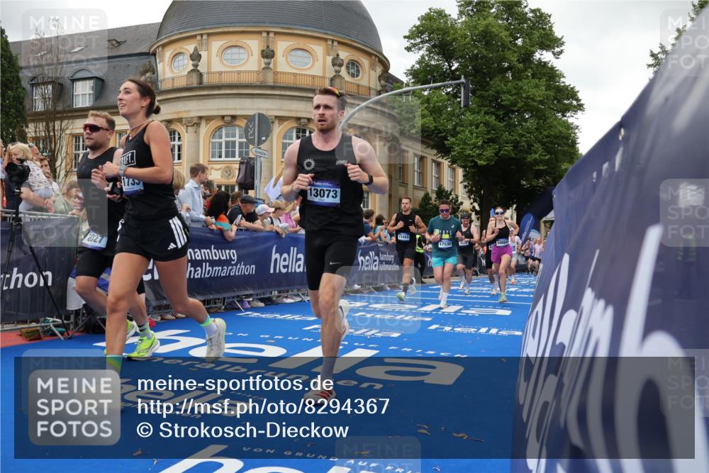 29.06.2025 - hella hamburg halbmarathon Strokosch-Dieckow http://msf.ph/oto/8294367 29.06.2025 10:51:12 Ziel 1366, 1461, 1817, 2636, 2718, 4404, 4814, 4816, 4967, 5600, 6027, 6657, 6776, 8316, 8508, 8930, 9476, 10480, 10667, 10868, 11512, 11625, 11733, 12016, 13073, 14865, 15480, 17384, 17530, 17823, 18019 meine-sportfotos.de